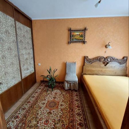 Apartment On Voli Avenue 21 Lutsk Exterior photo